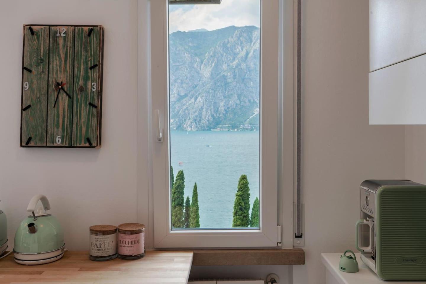 Finestra Sul Lago Malcesine Apt Riva Luaran gambar