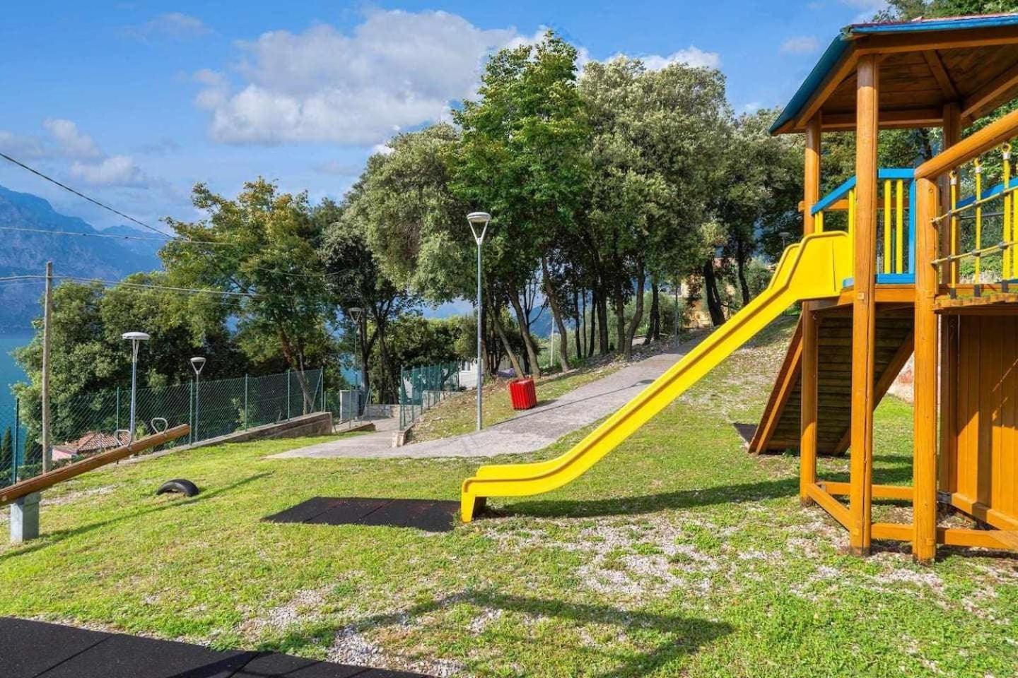 Finestra Sul Lago Malcesine Apt Riva Luaran gambar