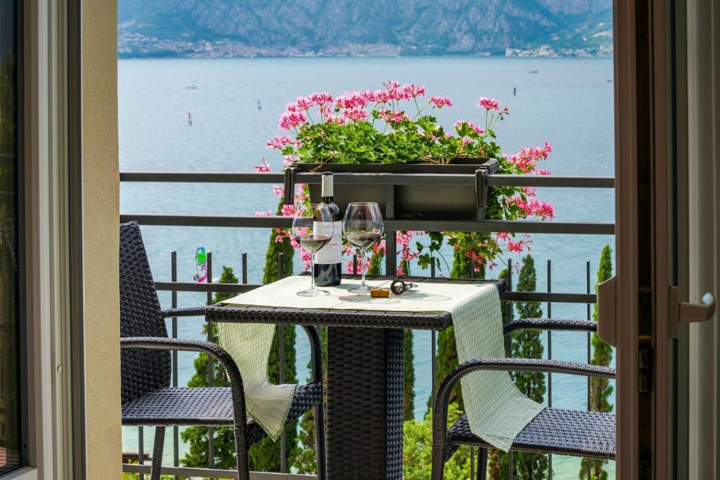 Finestra Sul Lago Malcesine Apt Riva Luaran gambar